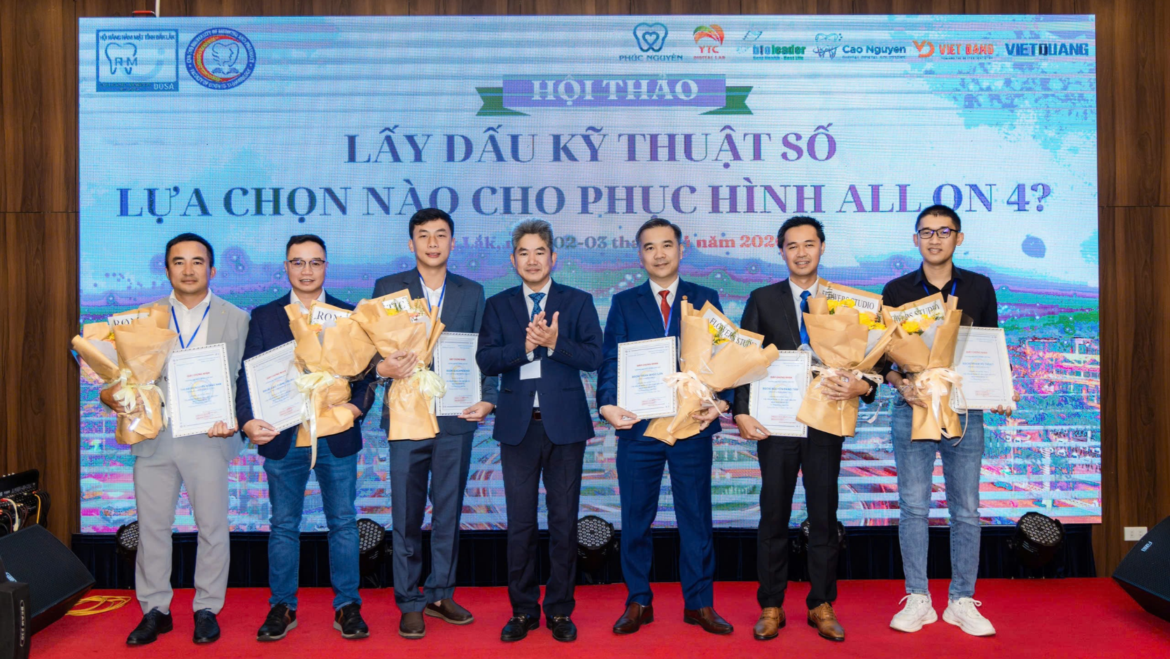 C&ugrave;ng l&uacute;c tr&uacute;ng tuyển Đại học B&aacute;ch khoa v&agrave; Đại học Y Dược, BS Thuật quyết định chọn Y khoa